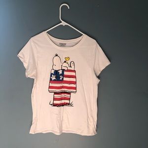 Women’s large peanut tee